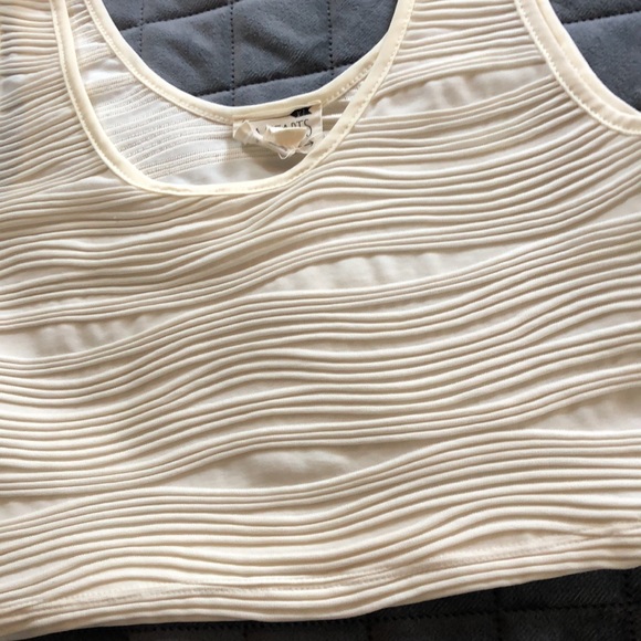 🖤5/$25 LA hearts textured cream crop top - Picture 2 of 5